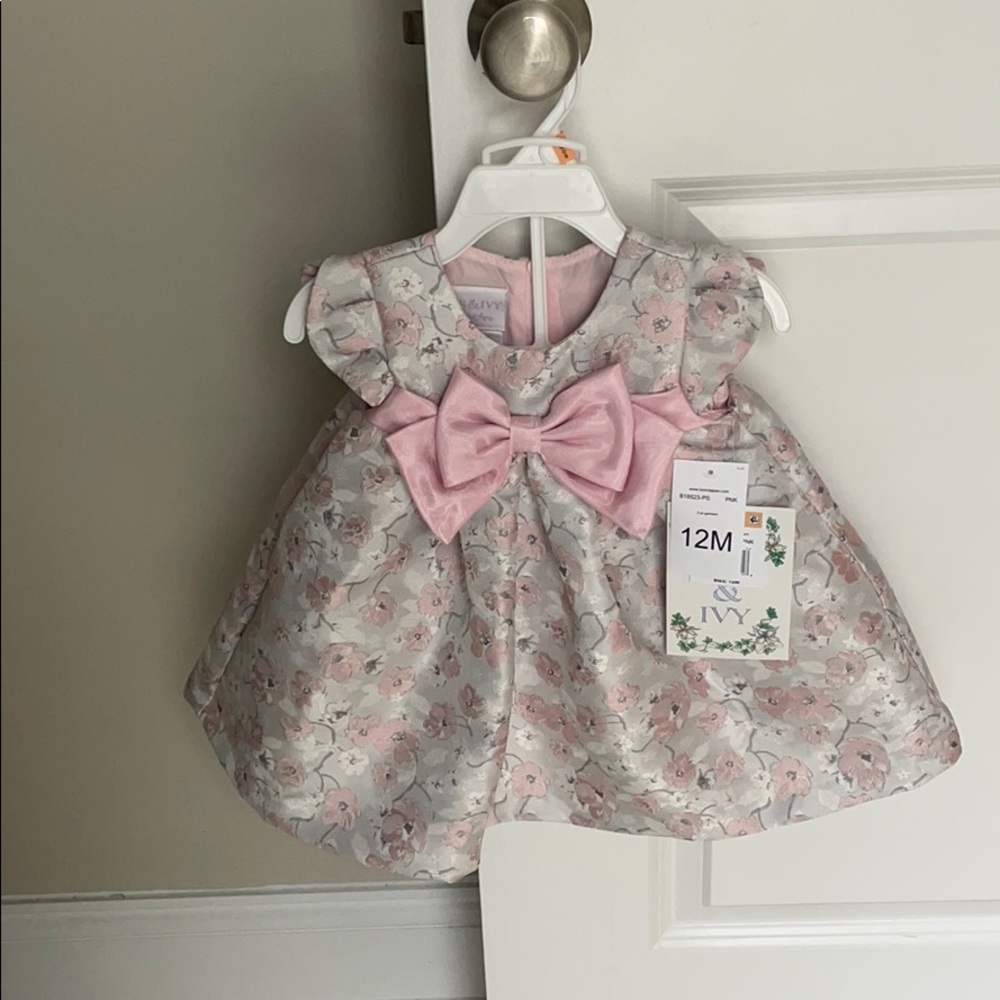 NWT Iris & ivy gorgeous baby girl dress size 12mo